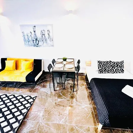 Com Vista Rua Da Oura - *