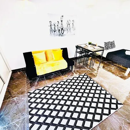 Daire Com Vista Rua Da Oura -