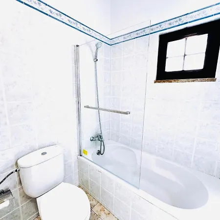 Daire Com Vista Rua Da Oura - *