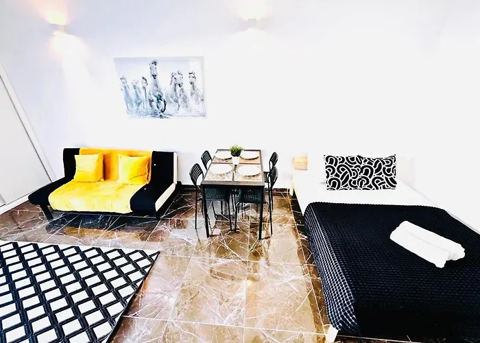 Com Vista Rua Da Oura - *